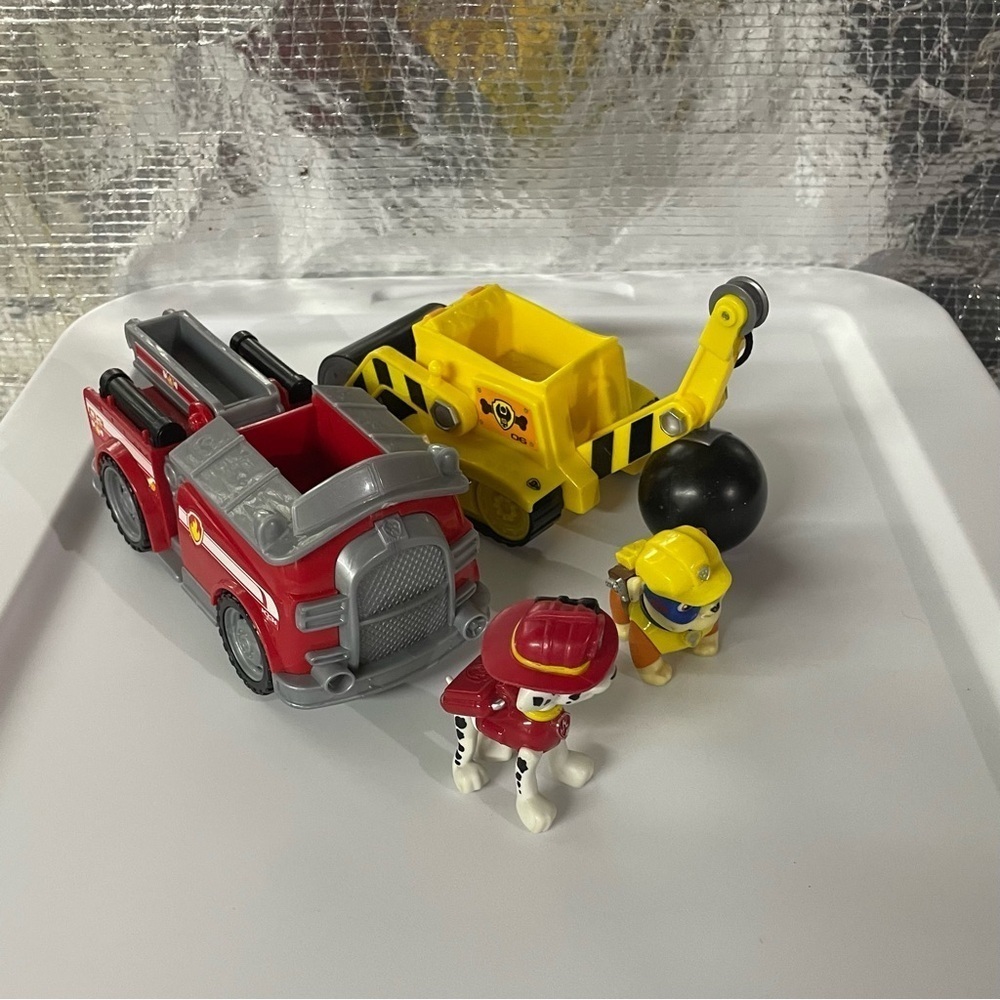 Paw Patrol Red and Yellow Action Figures Playset - Picture 2 of 10